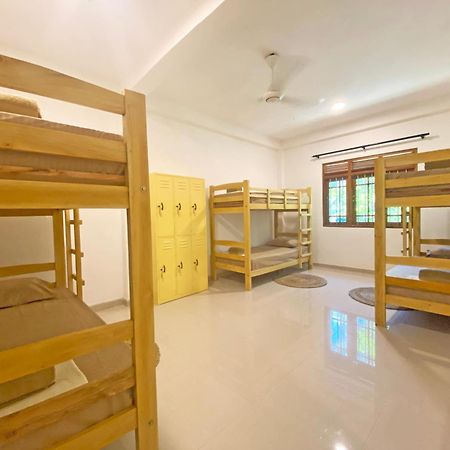 Makai Surf House Hotell Ahangama Eksteriør bilde