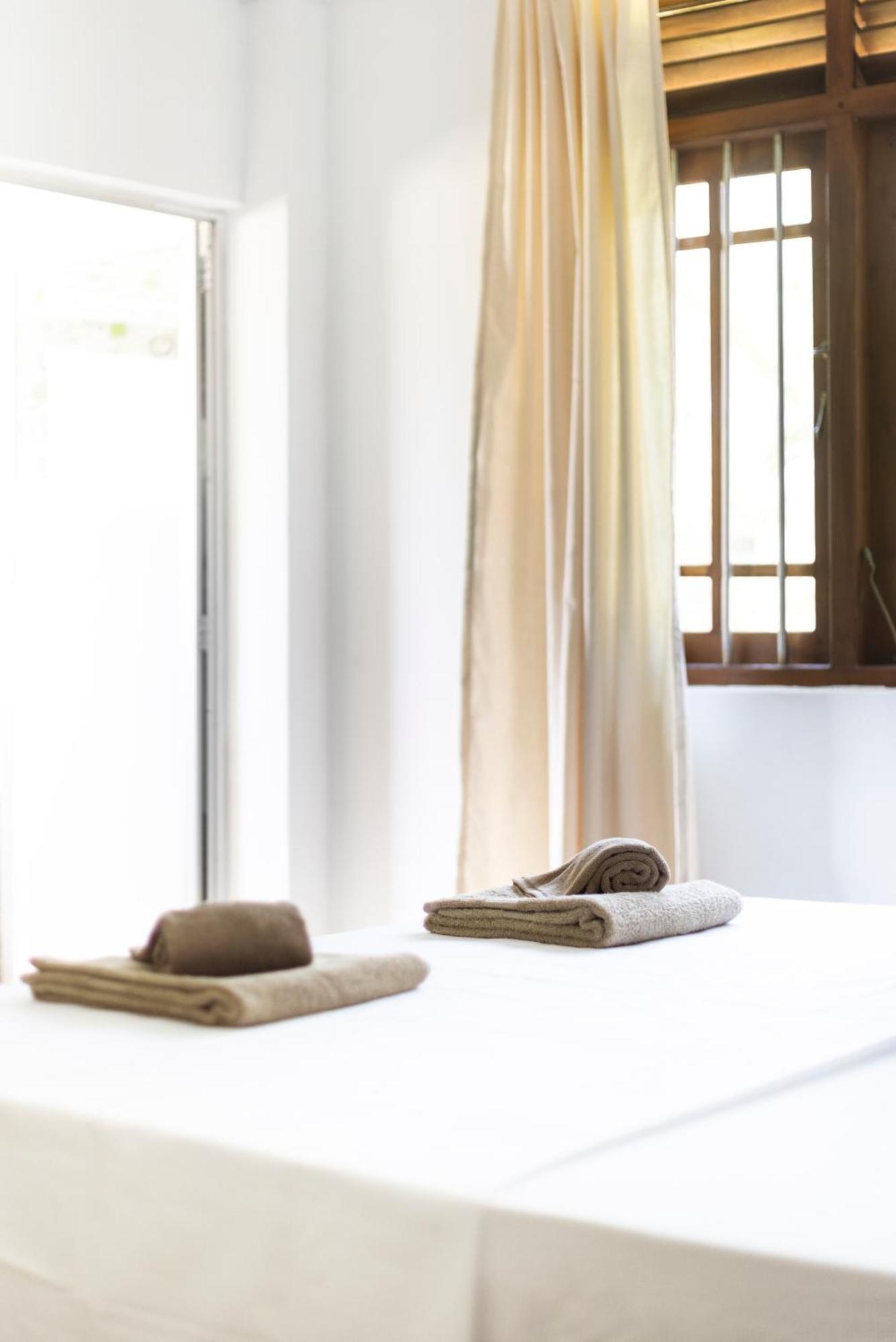 Makai Surf House Hotell Ahangama Eksteriør bilde