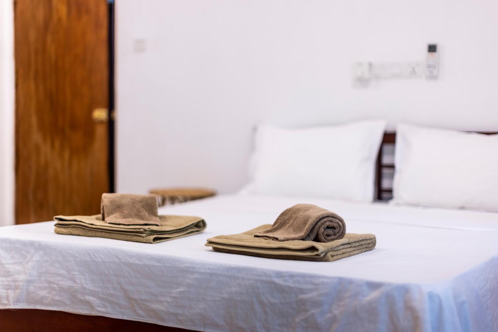Makai Surf House Hotell Ahangama Eksteriør bilde