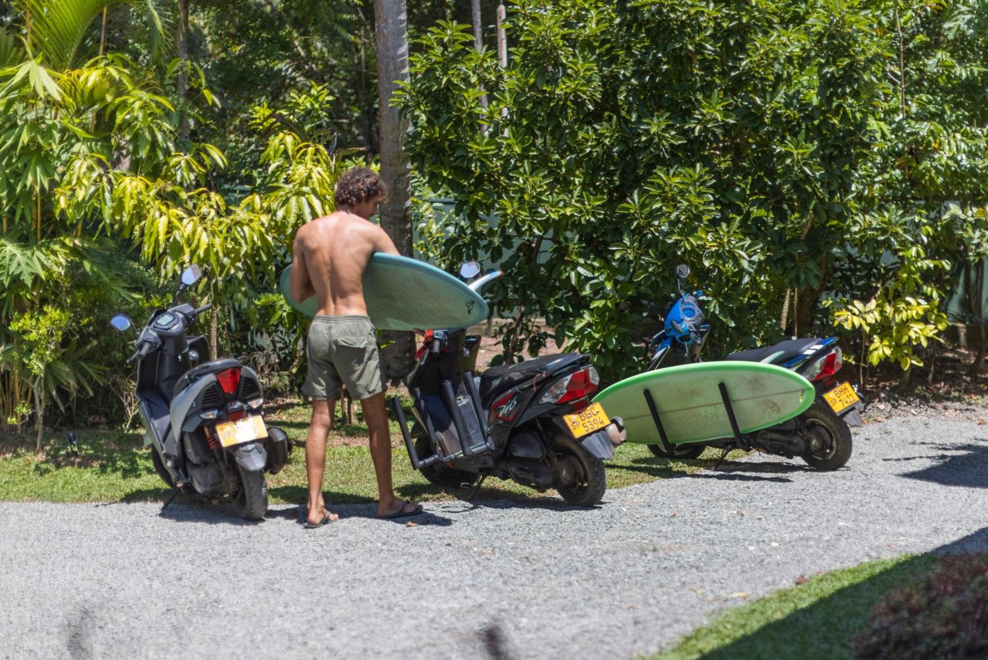 Makai Surf House Hotell Ahangama Eksteriør bilde