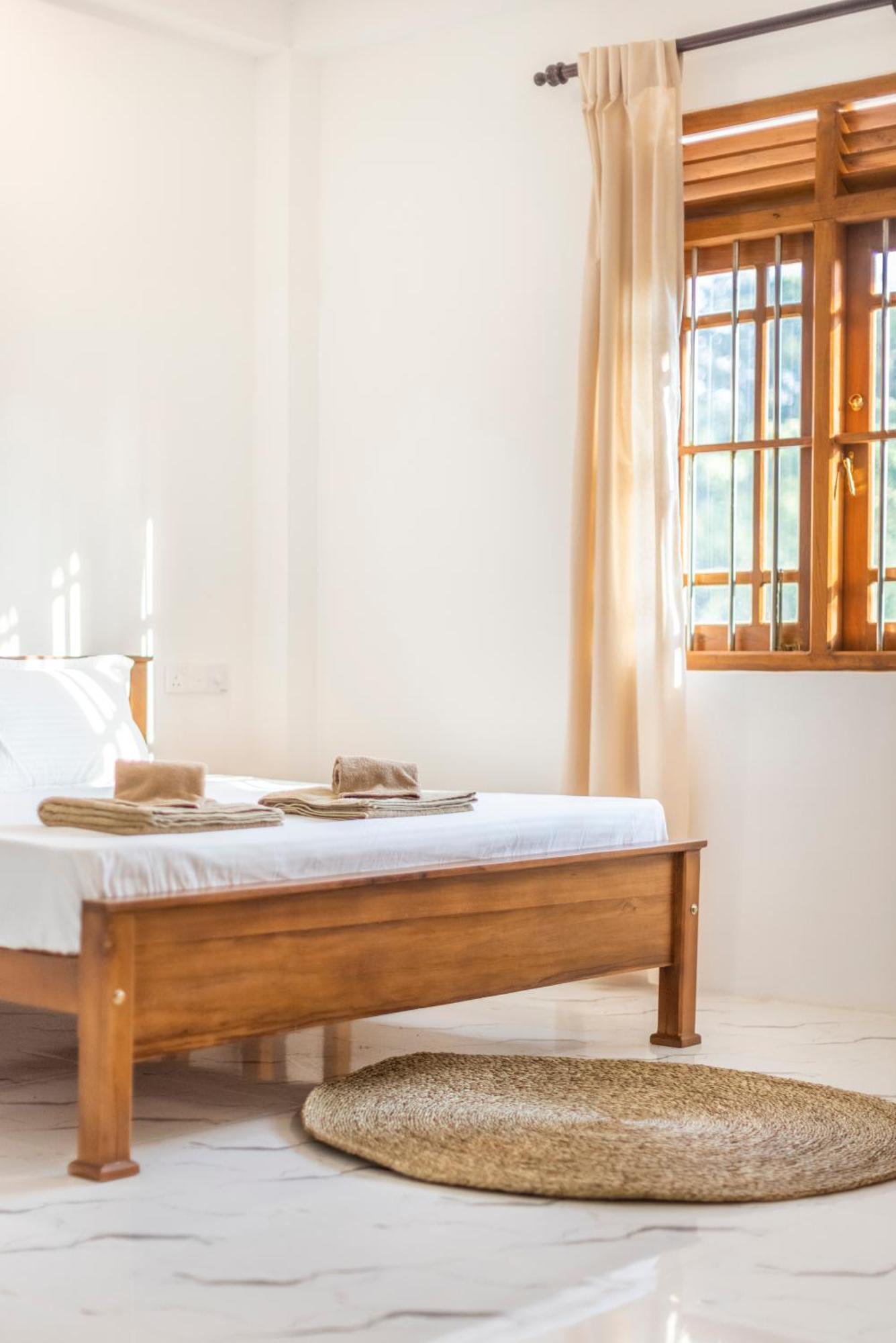 Makai Surf House Hotell Ahangama Eksteriør bilde