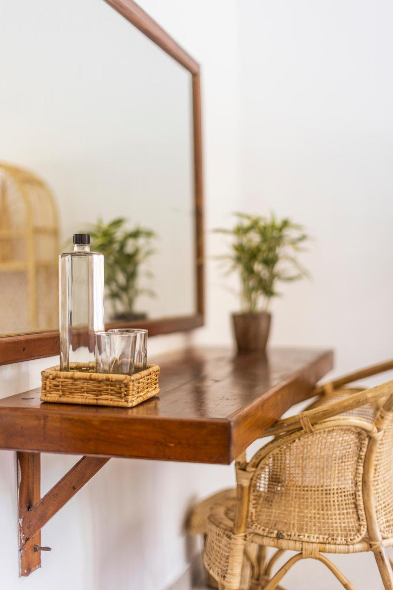 Makai Surf House Hotell Ahangama Eksteriør bilde