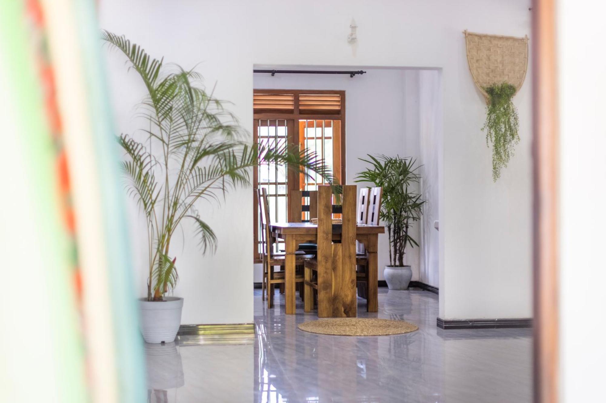 Makai Surf House Hotell Ahangama Eksteriør bilde