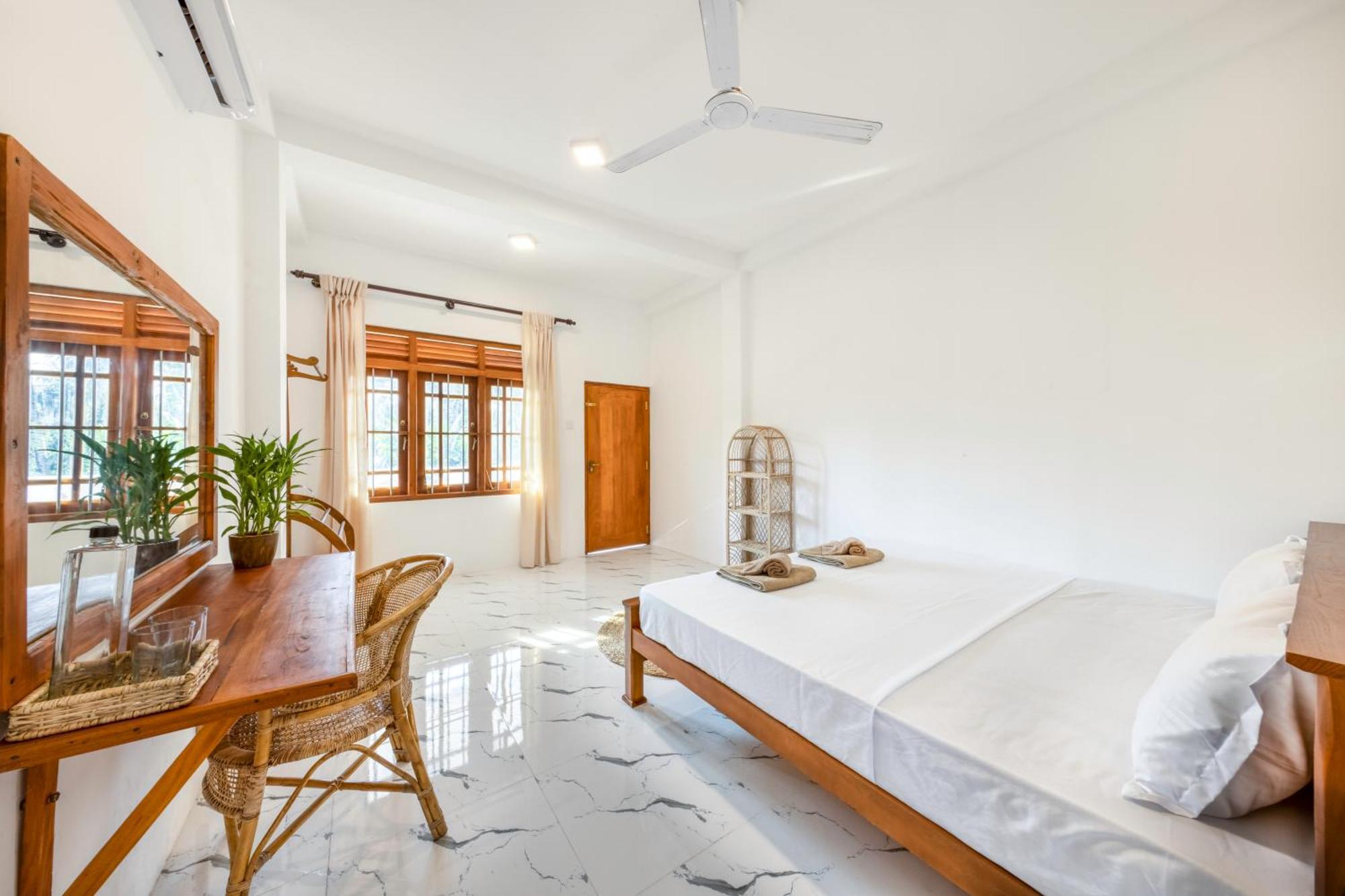 Makai Surf House Hotell Ahangama Eksteriør bilde