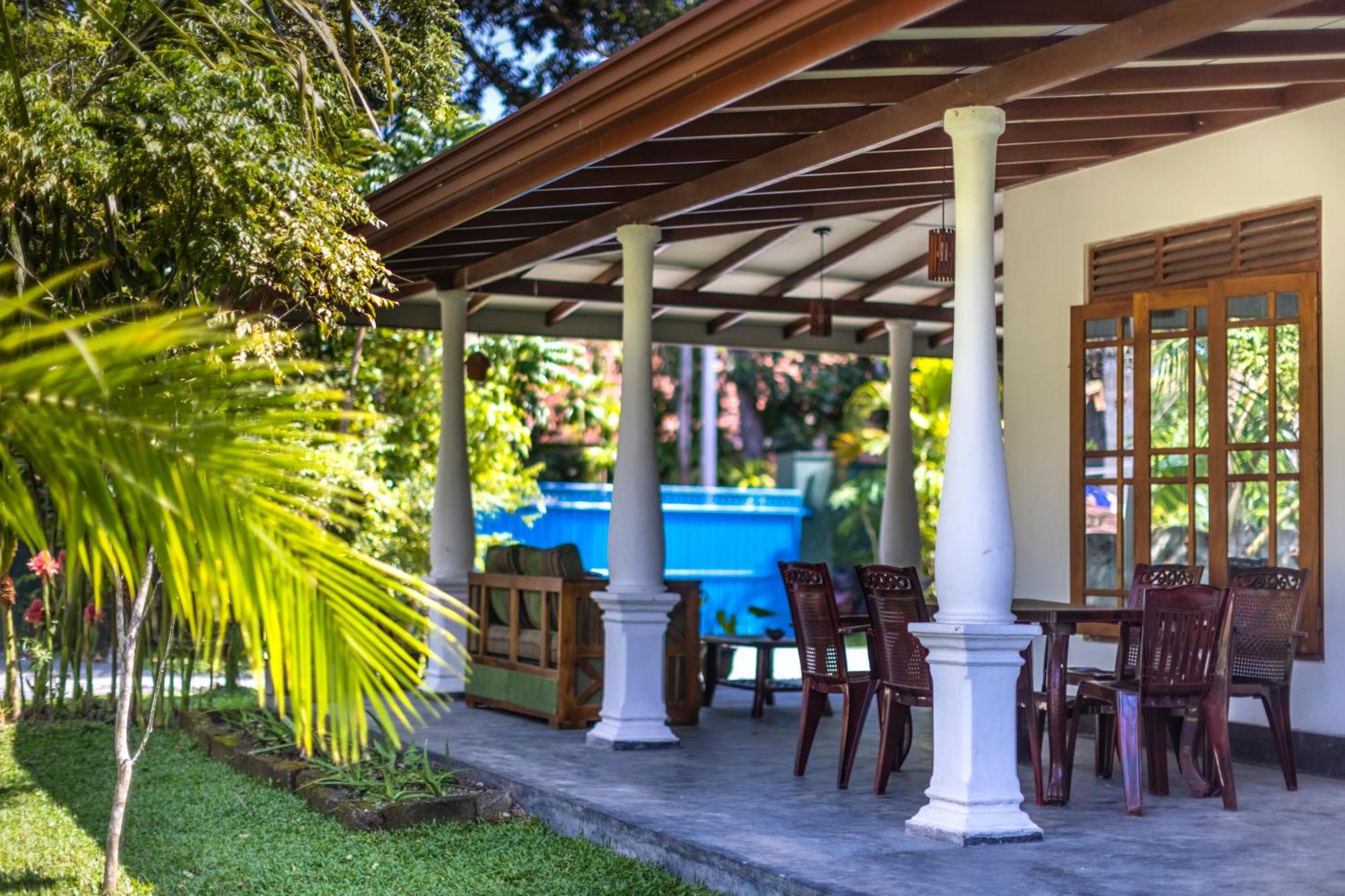 Makai Surf House Hotell Ahangama Eksteriør bilde