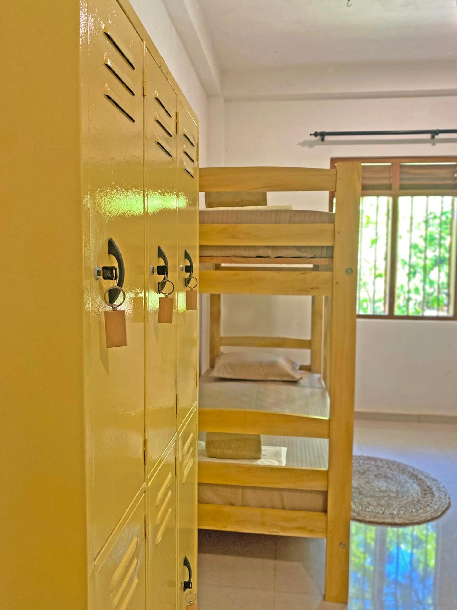 Makai Surf House Hotell Ahangama Eksteriør bilde