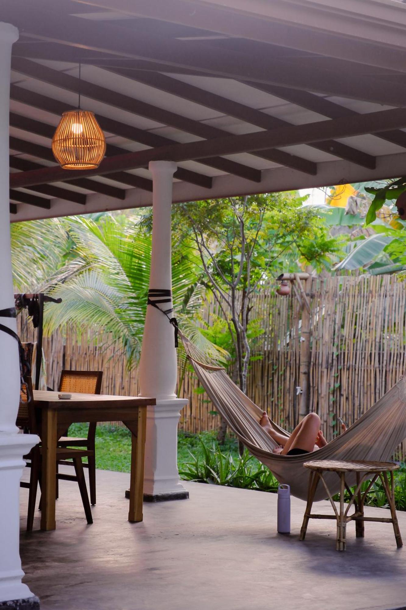 Makai Surf House Hotell Ahangama Eksteriør bilde