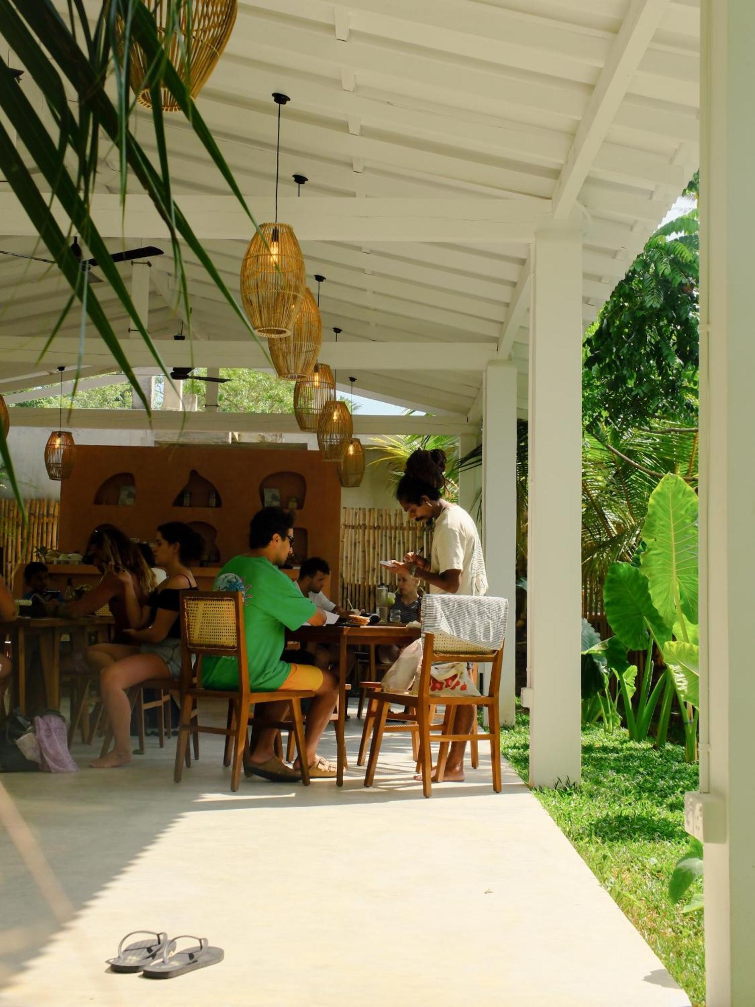 Makai Surf House Hotell Ahangama Eksteriør bilde