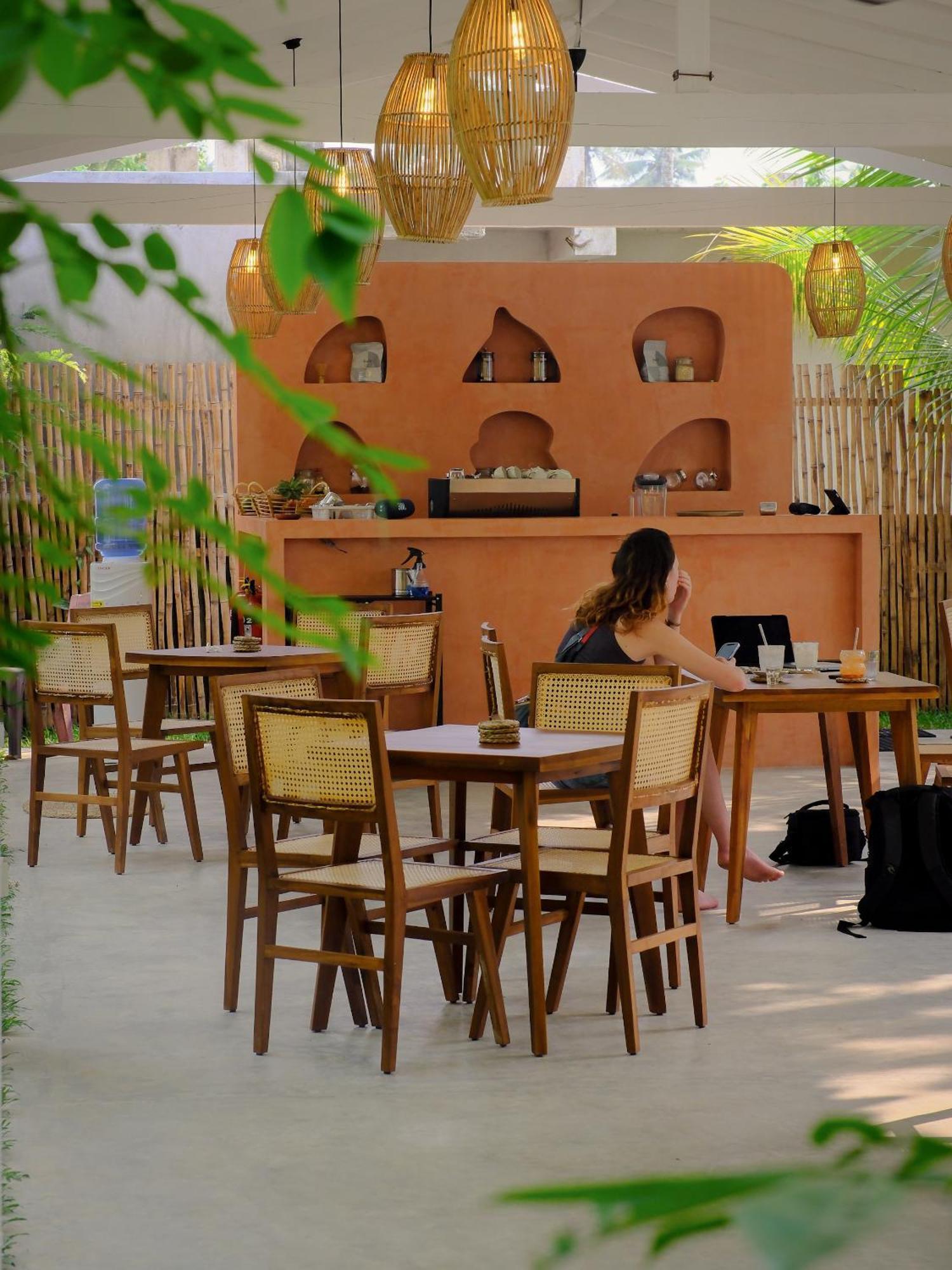 Makai Surf House Hotell Ahangama Eksteriør bilde